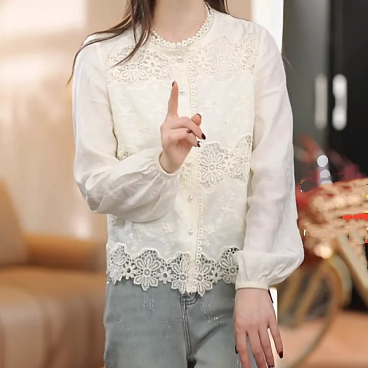 设计感花朵蕾丝圆领珍珠扣长袖T恤女2025春季新款洋气法式上衣