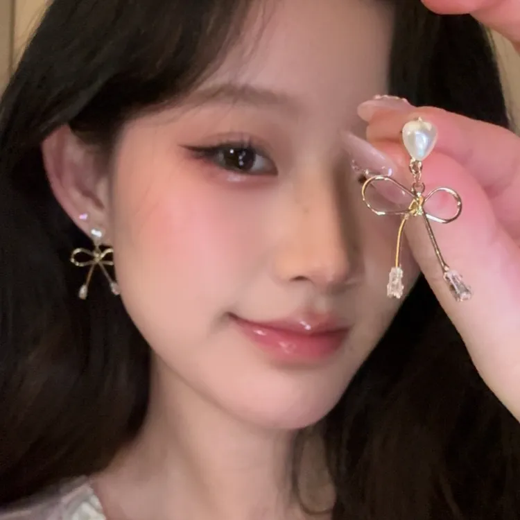 铜合金耳饰 温柔蝴蝶结耳钉甜美少女精致耳环时尚设计感气质耳饰