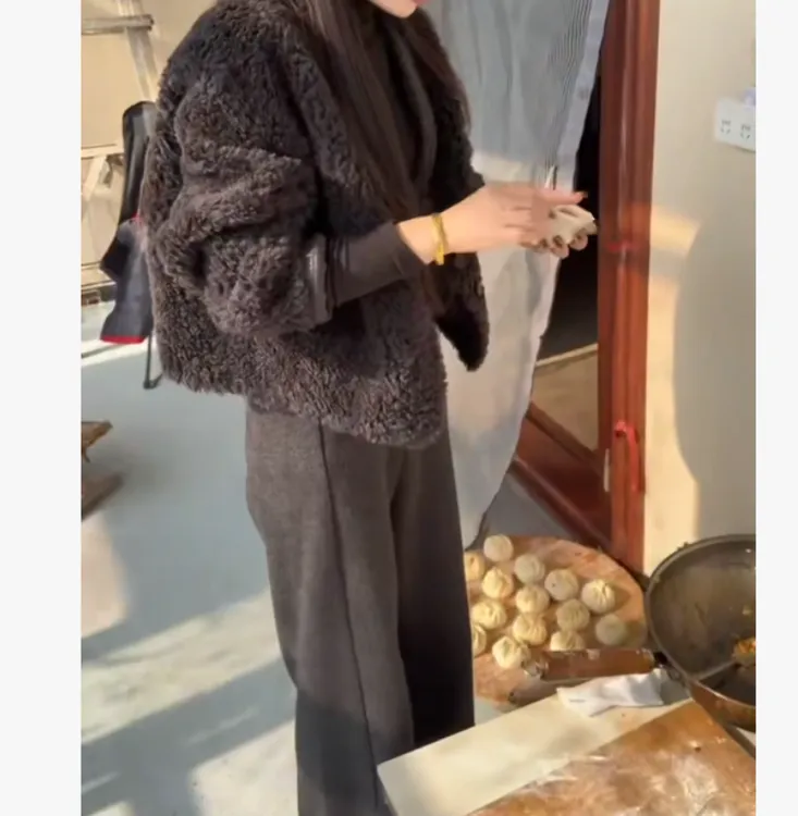 2025冬季时尚潮流百搭精品女装发AKO2431