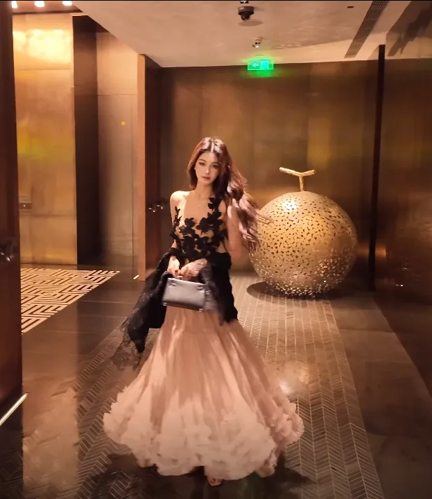 网纱立体花朵吊带披肩上衣女秋小香风气质套装纯欲风三件套6013#