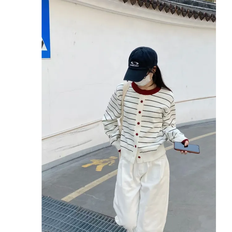 韩系松弛感纽扣宽松开衫女春秋新款撞色条纹针织单排纽扣上衣外套