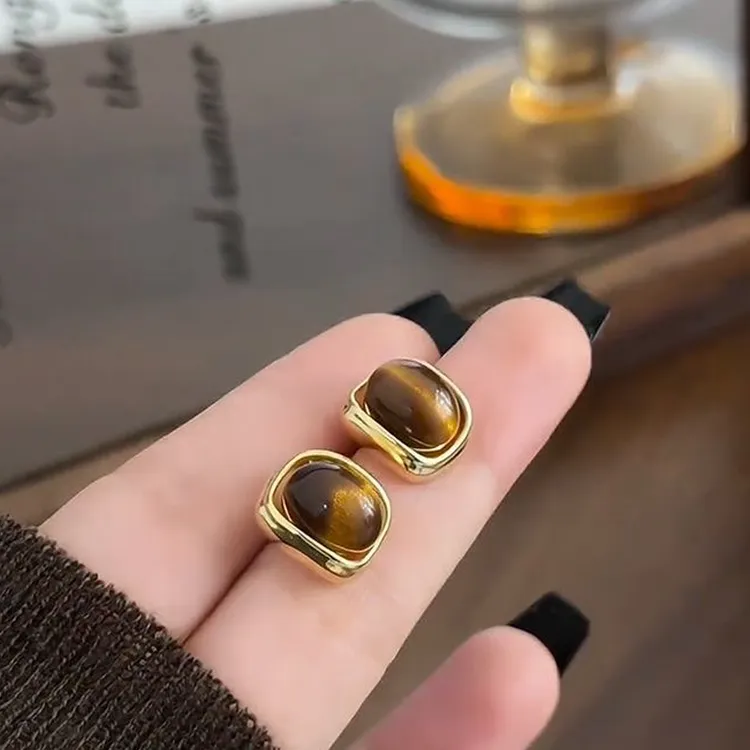 合金耳饰 新款焦糖色美拉德几何耳钉简约设计百搭独特气质耳环女