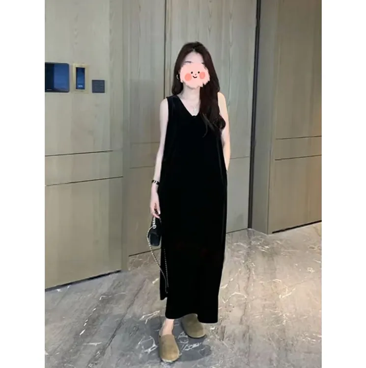 轻奢丝绒无袖V领连衣裙女装2025秋冬新款气质百搭垂感内搭中长裙