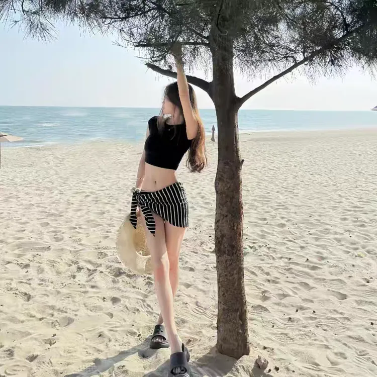 比基尼泳衣女2025新款三件套高级感欧美条纹性感小胸海边度假温泉