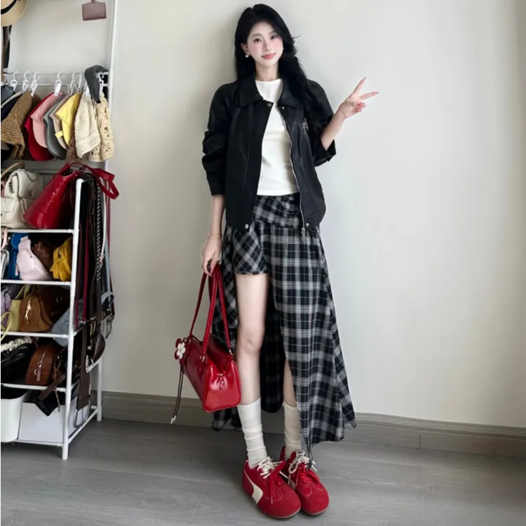 韩系短款黑色皮衣外套女新款宽松PU设计感夹克开衩格纹长裙两件套