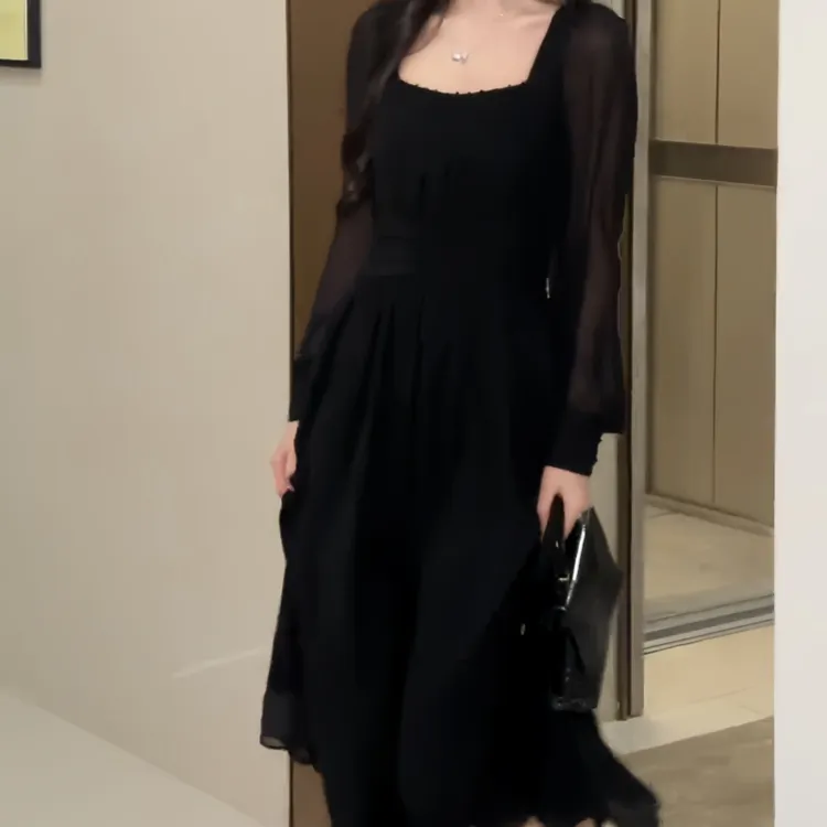 法式赫本风复古方领小黑裙胖mm收腰显瘦遮肉肉高级时尚风小黑裙子