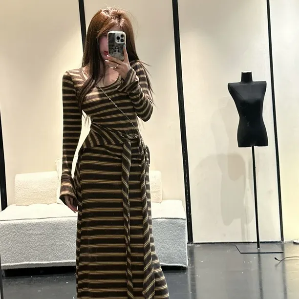 复古港风拼接条纹连衣裙显瘦极简风秋冬高腰修身秋季时尚气质长裙