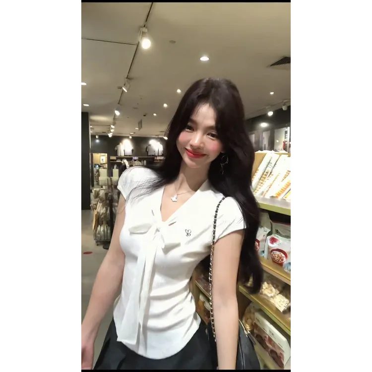 MARIE.COCO韩版纯欲设计感V领系带修身上衣搭配时尚百褶短裙套装