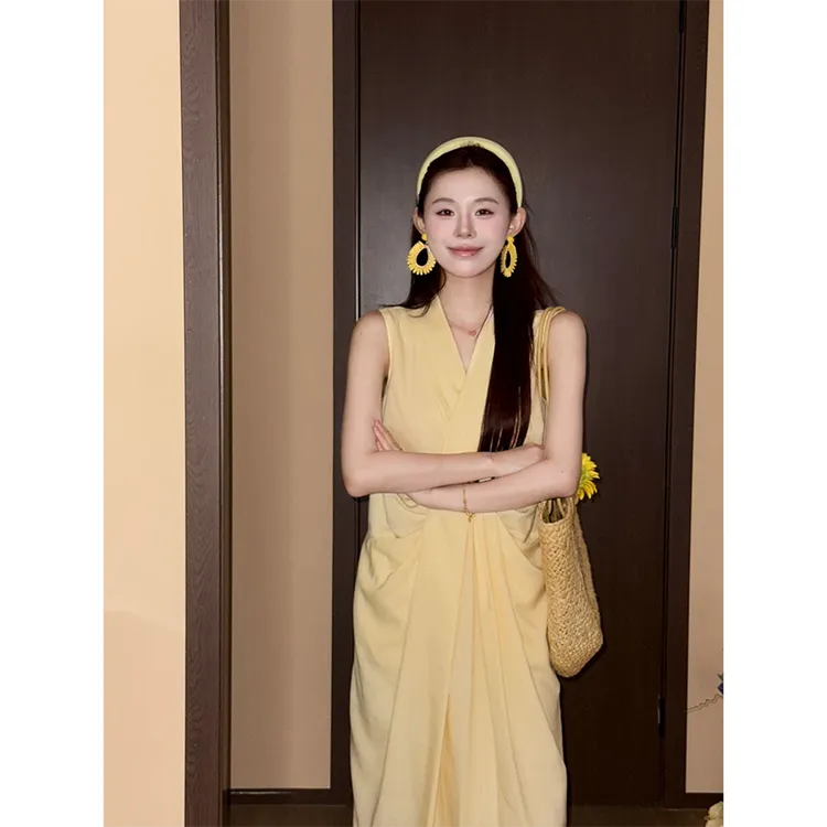 2025年新款法式名媛洋气感气质时尚小众设计感美静黄色连衣裙女装