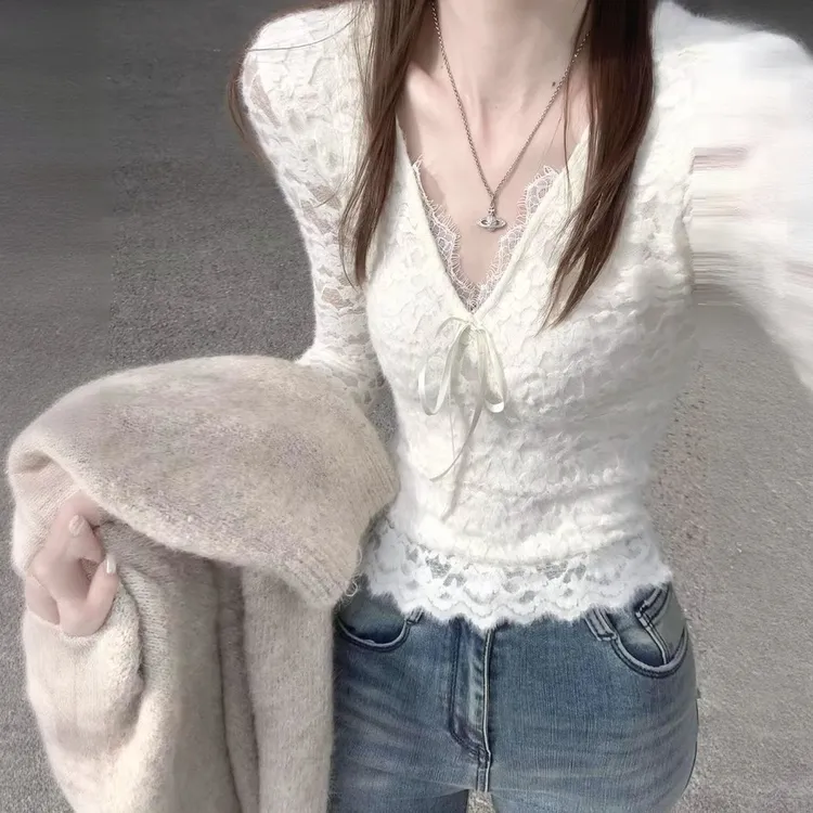 纯欲风白色V领蕾丝打底衫女秋冬高级感内搭长袖T恤独特绝美小上衣