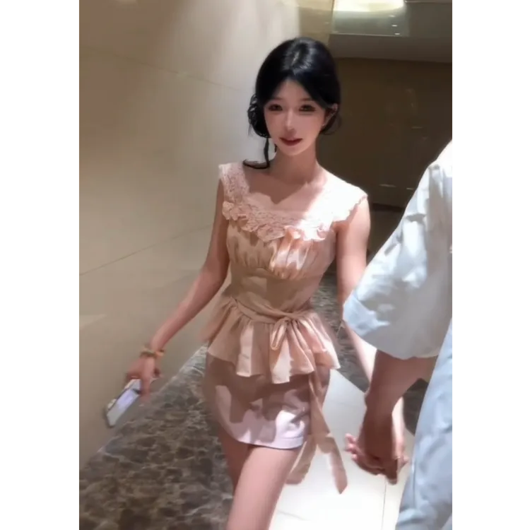 蕾丝拼接绑带修身方领无袖上衣女夏季纯欲风套装包臀半身裙两件套