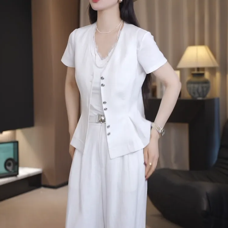 高级显瘦百搭时尚气质知性老钱风马甲LK2501786