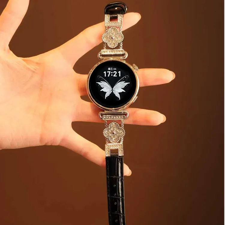 四叶草满钻表带适用华为gt6女款黑天鹅表带gt5新款真皮时尚表带