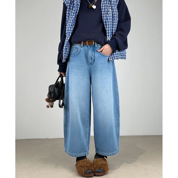 蓝色加绒弯刀牛仔裤女2025冬季新款梨型小个子遮胯显瘦阔腿九分裤