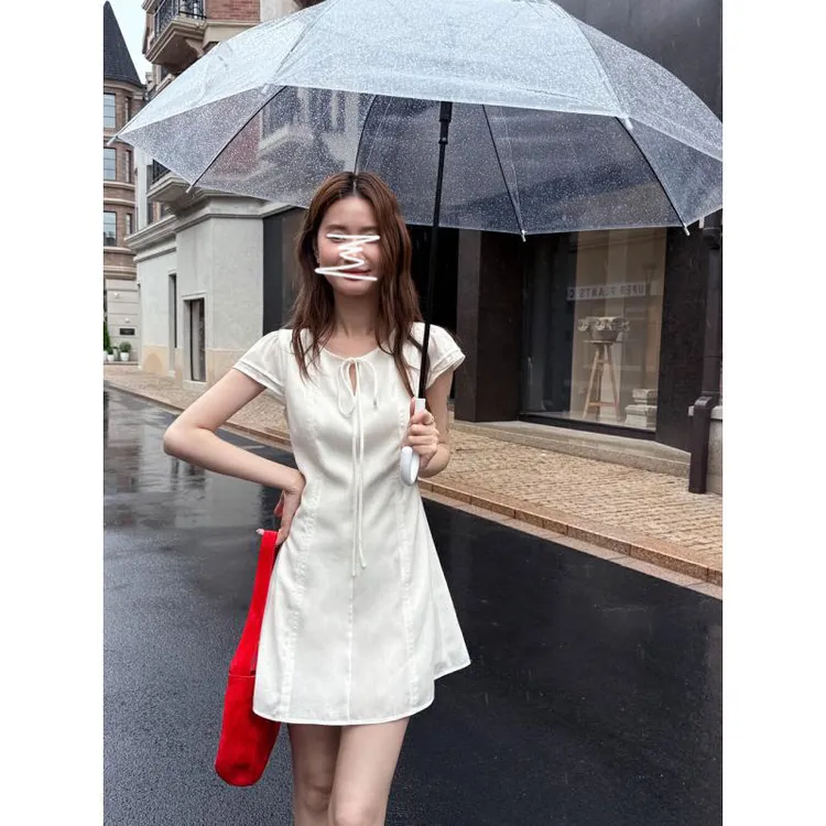 法式高级感白色系带短袖连衣裙女夏季纯欲风圆领裙子收腰A字短裙