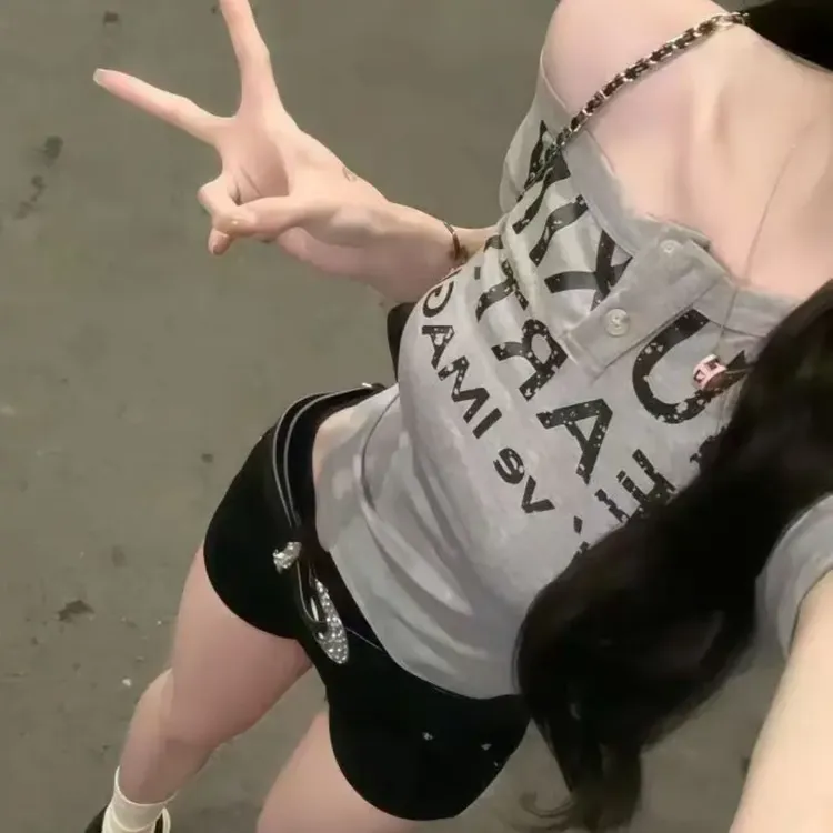 洋气辣妹美式字母印花斜肩纽扣夏季短袖上衣2025修身显瘦T恤 8091