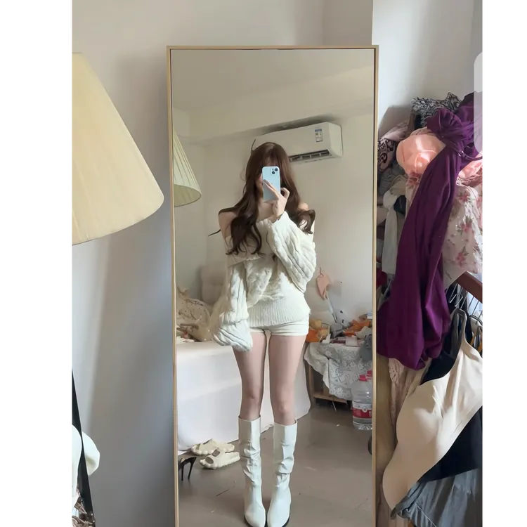 2025秋季新款慵懒风一字肩麻花毛衣女设计感纯欲辣妹显瘦短裤套装