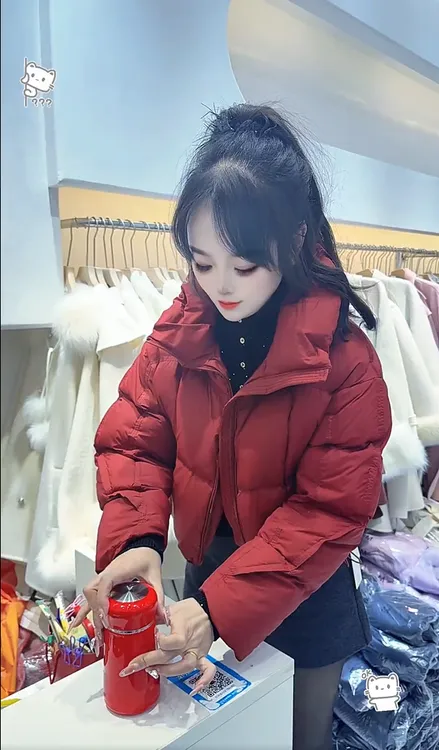 时尚休闲百搭泡芙女短款2025冬季新款小个子云朵面包服加厚外套