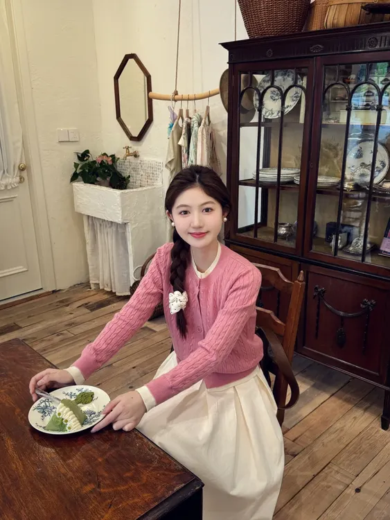 2025秋季温柔风套装女甜美假两件粉色针织衫大摆半身裙气质两件套