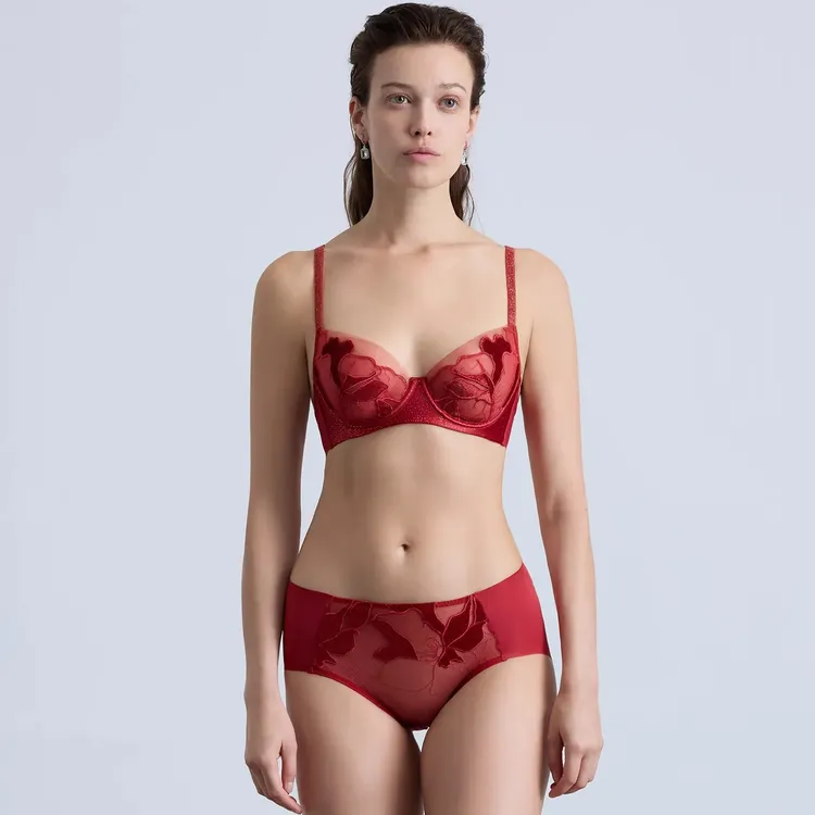 爱慕女士内衣菲影3/4薄杯蕾丝聚拢显小舒适文胸小裤套装FH202589