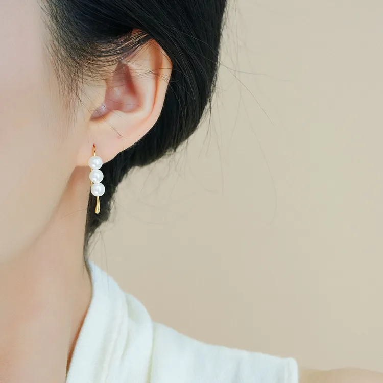 一排珠珠耳环圈圈女通勤百搭轻奢高级感独特2025新款