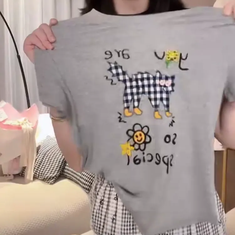 设计感时尚百搭修身显瘦短袖T恤女2025夏季新款轻奢圆领通勤上衣