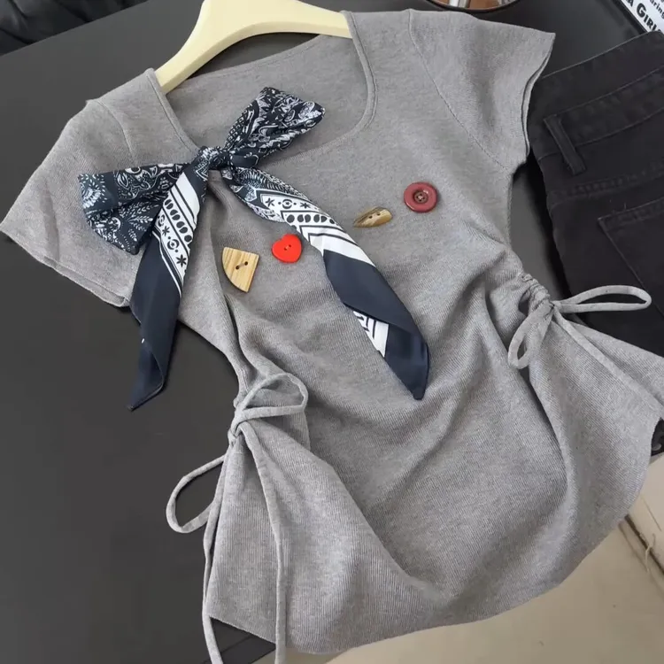 超韩系灰色方领配丝巾短袖T恤女秋新款时尚减龄抽褶掐腰修身上衣