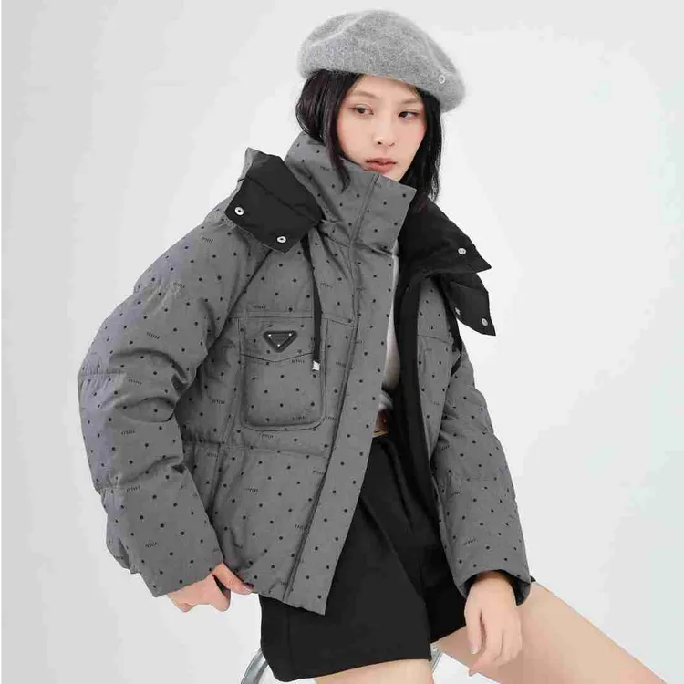 2025冬季加厚90鸭绒羽绒服女连帽面包服保暖外套波点灰色26017