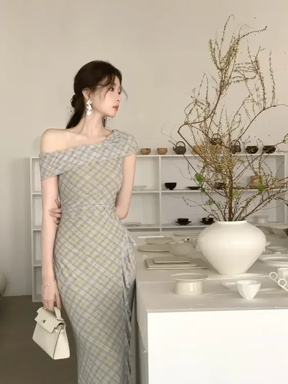 【智媛姐姐】气质知性优雅一字肩连衣裙法式显瘦慵懒松弛感长裙女装