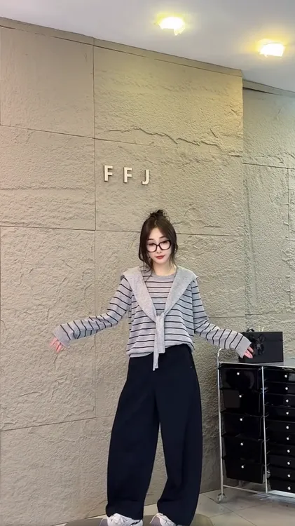 秋冬2025年上衣设计感打底衫韩系圆领条纹长袖t恤女加披肩两件套