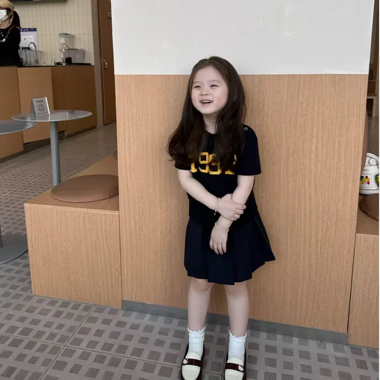 《小思家》女童2025夏季新款韩版休闲百搭学院风针织短袖百褶裙套装