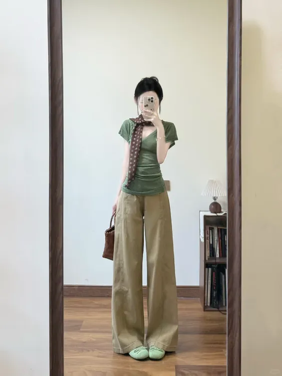 苔绿色蝙蝠袖V领正肩短袖t恤女夏2025新款美式复古工装牛仔裤套装