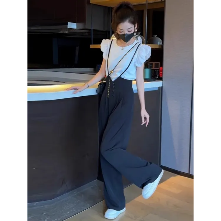 时尚套装女夏季新款洋气宽松显瘦设计感圆领短袖上衣背带裤两件套