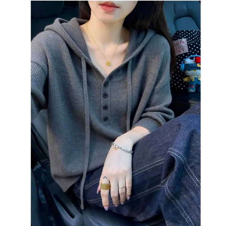 连帽通勤纯色套头针织衫好看独特2025秋冬百搭长袖上衣毛衣显瘦女