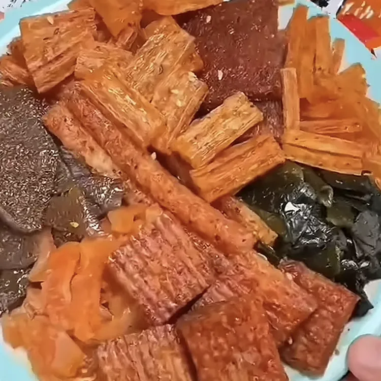 【约88小包】卫龙有辣同享礼盒魔芋爽素毛肚面筋辣条组合解馋零食