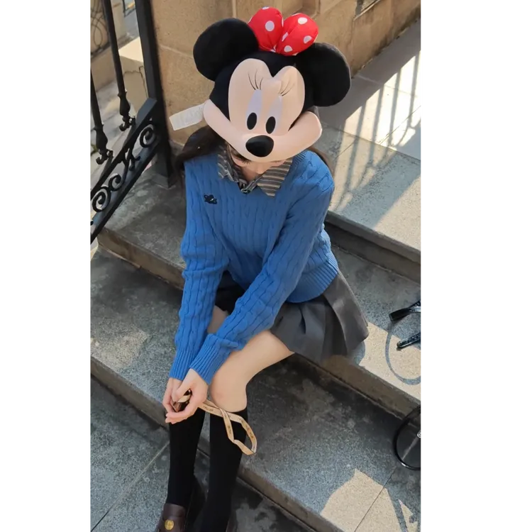 小小仟 艺高学姐 复古V领麻花毛衣女显瘦内搭长袖针织衫衬衫半裙