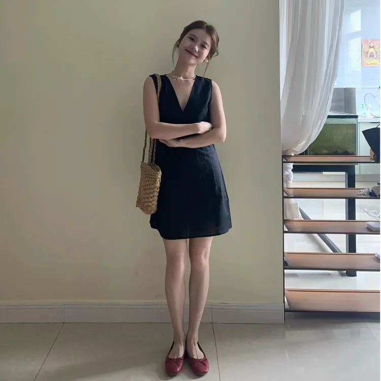 2025夏季新款简约无袖背心连衣裙女宽松显瘦A字裙减龄小个子短裙