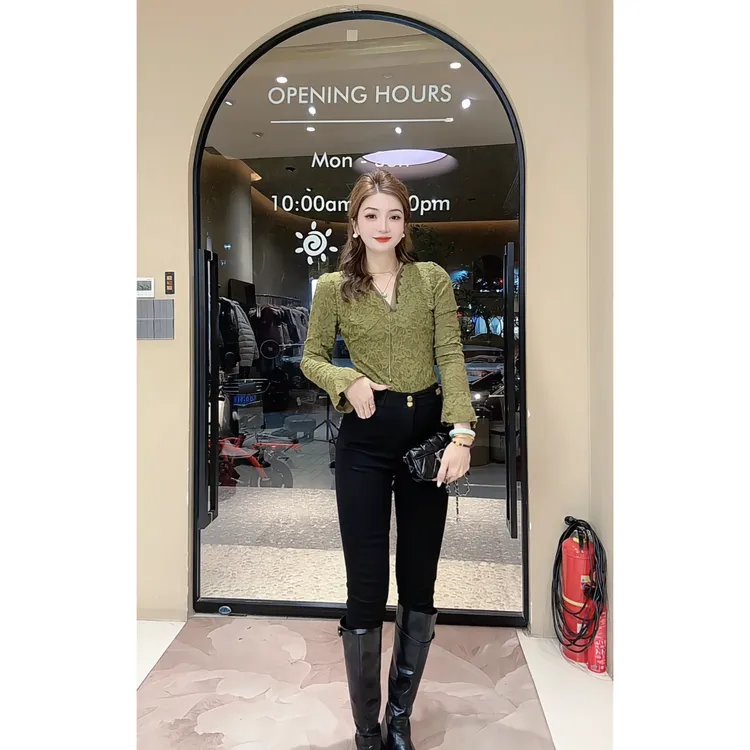 涵涵家 磨毛蕾丝拼网纱喇叭袖加绒上衣 VS 百搭高腰小脚裤-8807