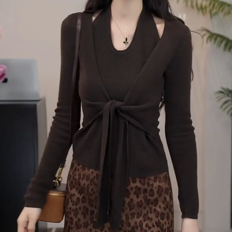 设计感假两件挂脖绑带针织衫女秋季C6121