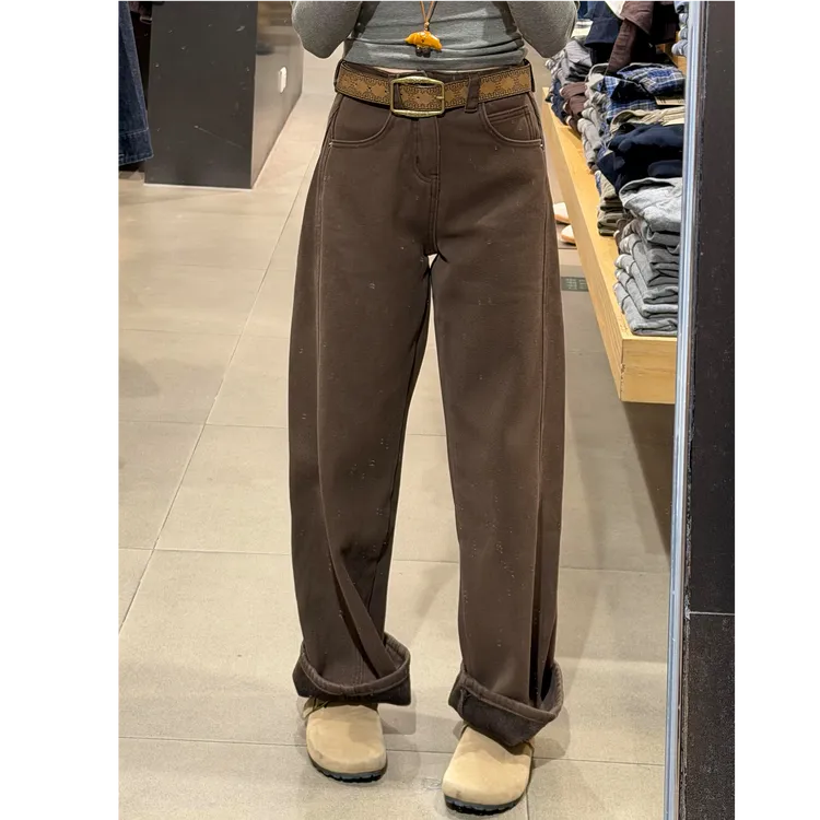 美拉德咖色弯刀牛仔裤女秋冬加绒裤子大码胖mm梨形身材阔腿直筒裤