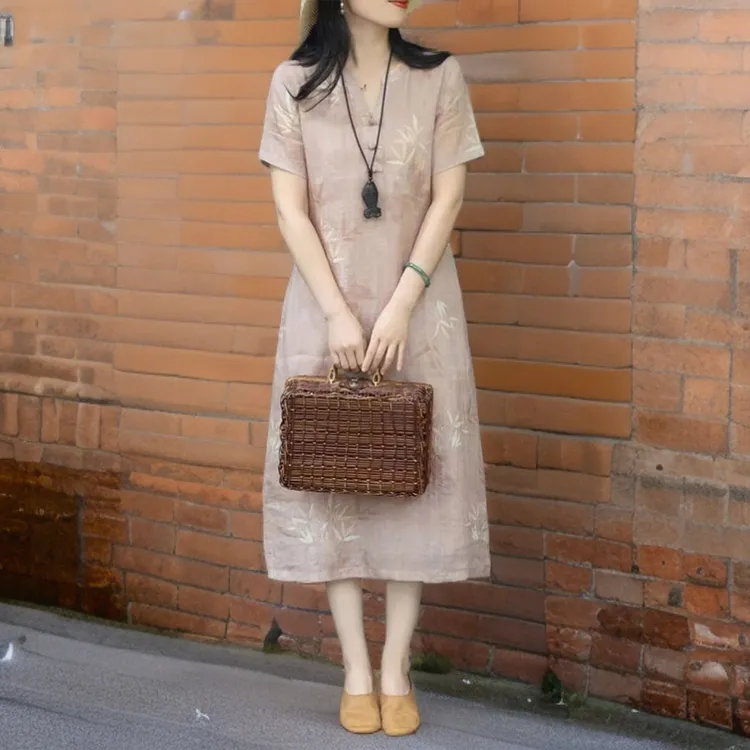 夏季新款温柔雅致竹叶印花苎麻V领盘扣短袖松弛显瘦新中式连衣裙