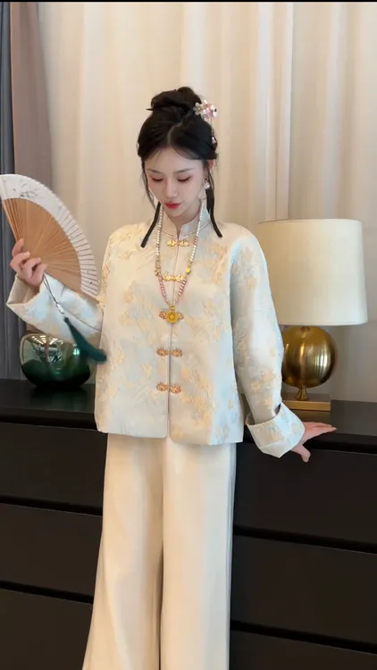 新中式中国风外套女2025秋上新独特漂亮立领短款休闲上衣26011