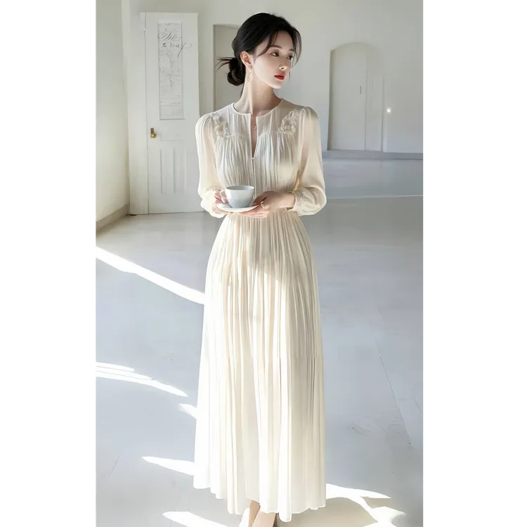 2025年春季海边度假长裙法式高级感气质大方得体杏色雪纺连衣裙子