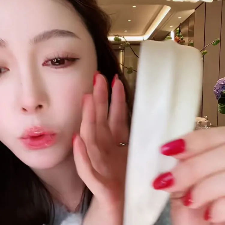 田娇baby2025秋季新款 白色发箍 运动百搭简约轻奢气质发箍