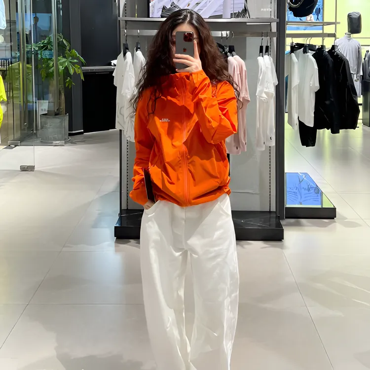 芙沿橙色软壳冲锋衣外套女2025夏季新款美式复古户外防风防雨夹克