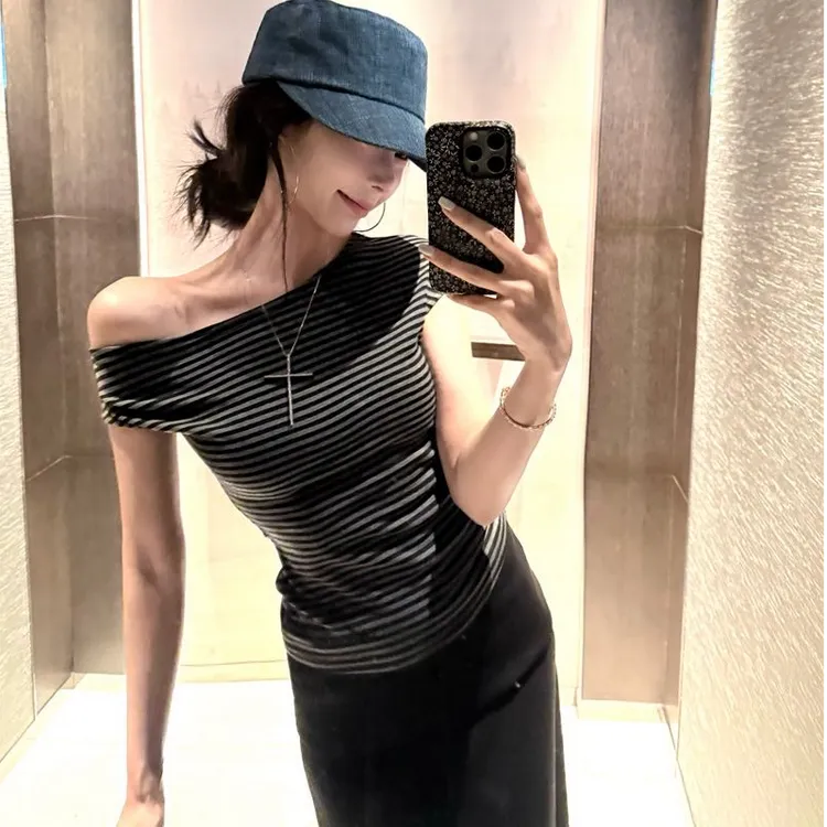 2025夏季新款时尚打底条纹斜肩洋气休闲上衣气质显瘦性感辣妹外穿