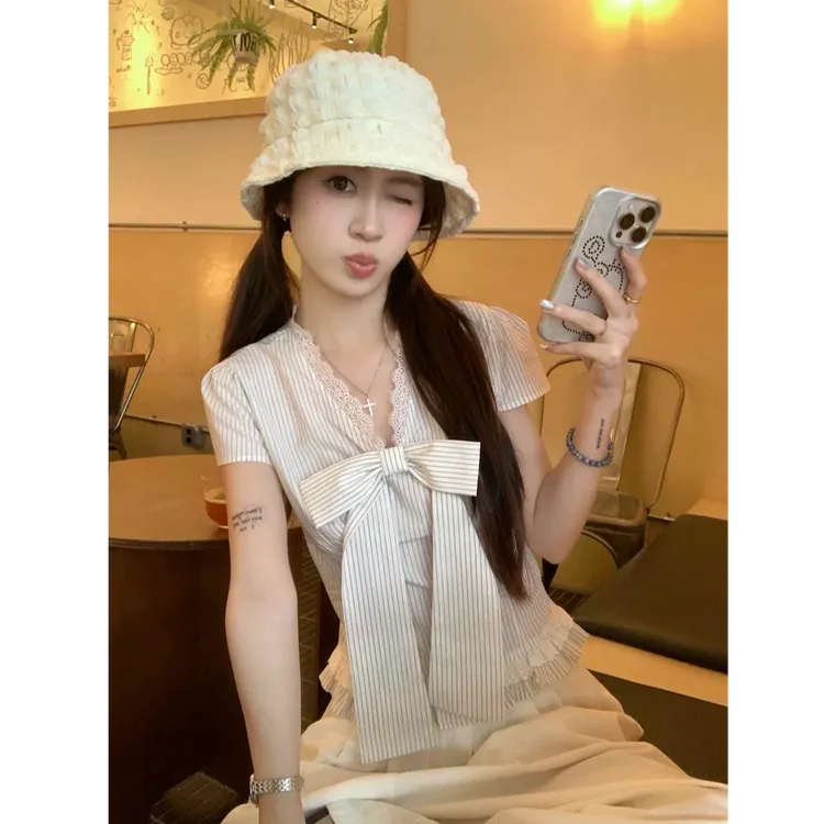 2025新款蕾丝花边衬衫蝴蝶结条纹V领短款上衣气质设计感外穿
