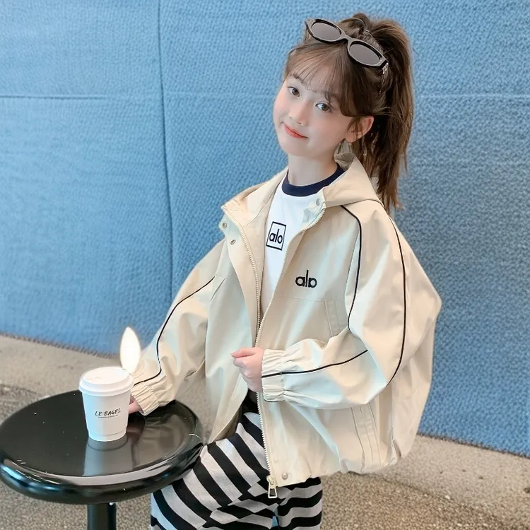 女童秋装外套2025新款洋气童装小女孩春秋运动防风上衣儿童冲锋