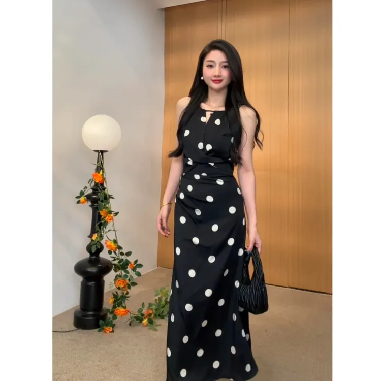 M220 夏季度假风长裙高级感气质女神范波点设计感小众吊带连衣裙