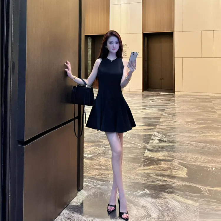 高级感千金风收腰连衣裙女赫本风名媛打底无袖背心明星同款A字裙